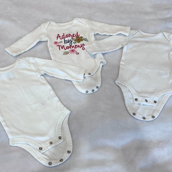 3 Onesies 2 Plain and 1 With A Decorative Design For Mom 3 - 6 Months - Picture 7 of 7